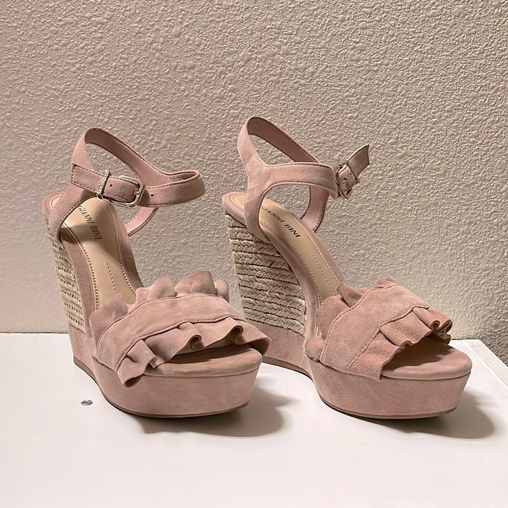 Gianni Bini leather wedges-size: 8 Womens-Color:light pink
